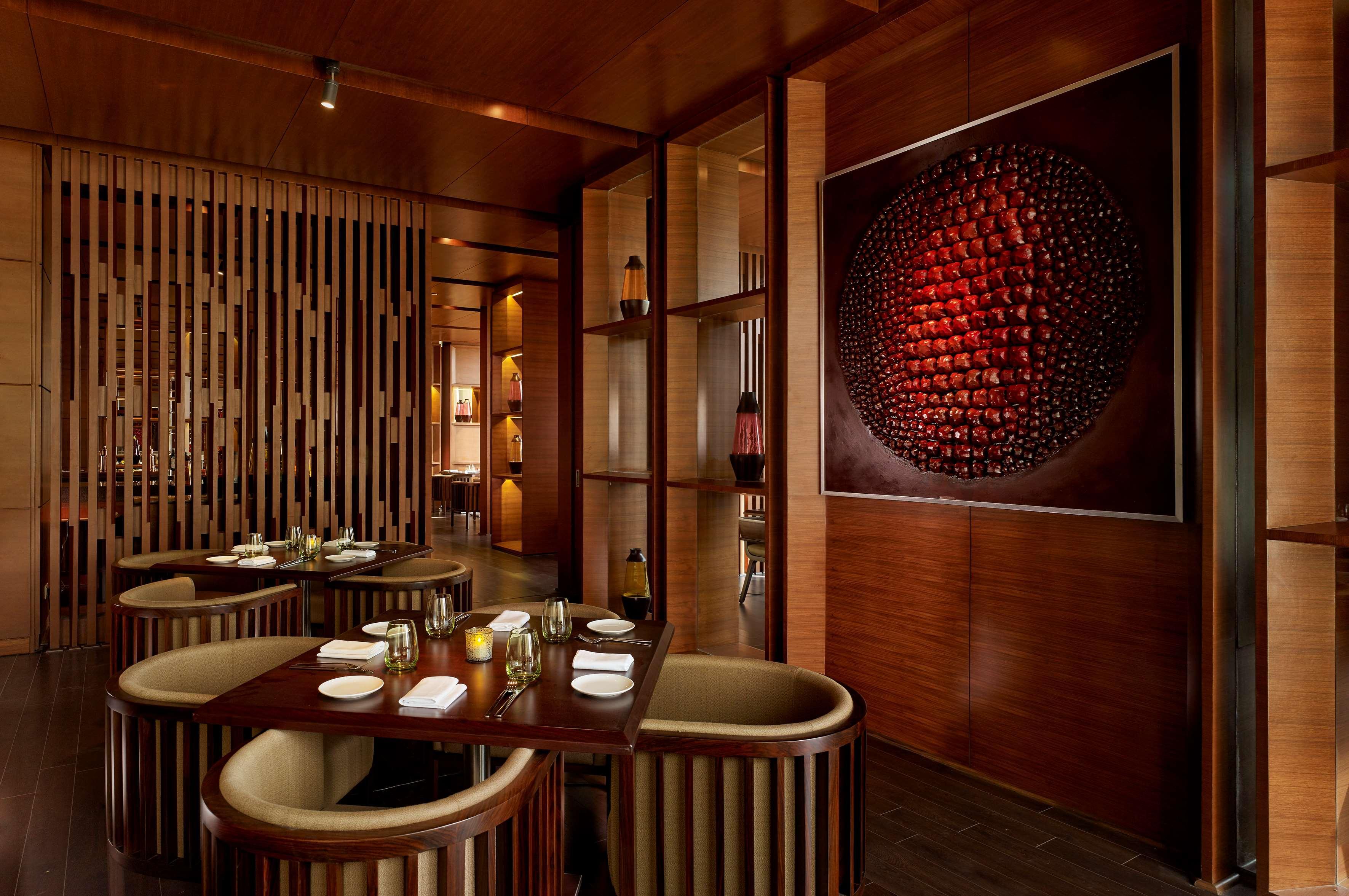 Hyatt Regency Chandīgarh Exteriör bild The interior of the restaurant